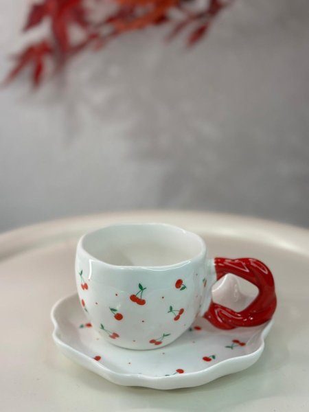 فنجان مع كوستر يد مجدول